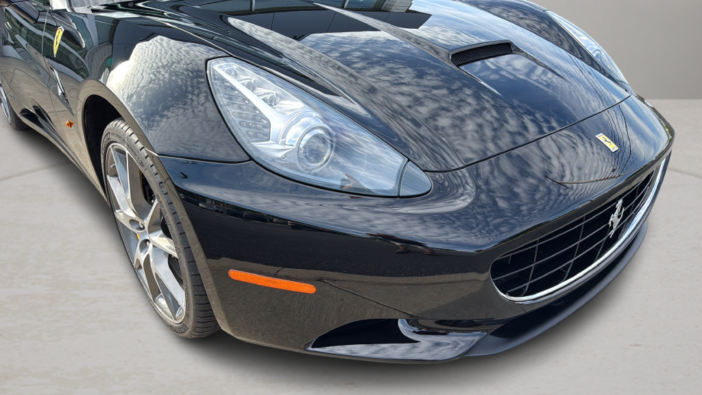 Used 2012 Ferrari California RWD image 18