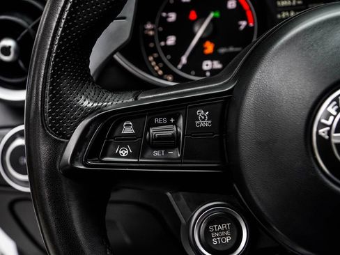 Used 2023 Alfa Romeo Giulia Veloce RWD image 32
