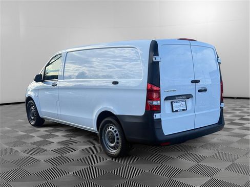 Used 2023 Mercedes-Benz Metris image 3