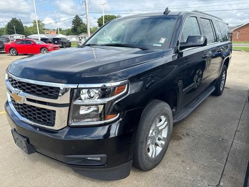 Used 2016 Chevrolet Suburban LT w/ Luxury Package AWD/4WD image 3