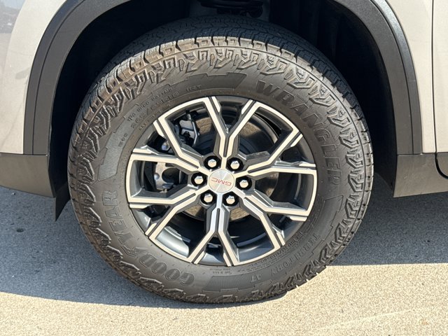 Used 2026 GMC Acadia AT4 w/ Luxury Package AWD/4WD image 17
