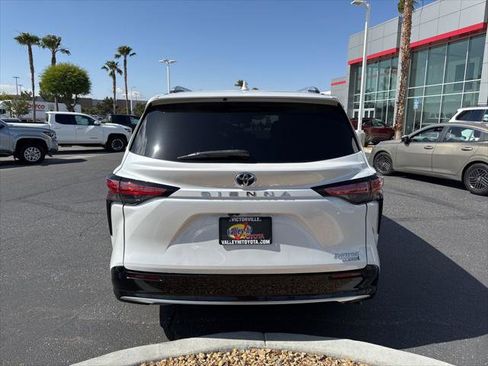 Certified 2023 Toyota Sienna Platinum FWD image 6