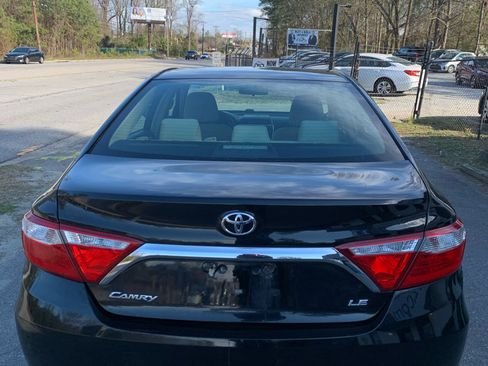 Used 2015 Toyota Camry LE image 5