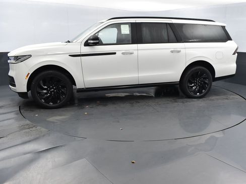 New 2025 Lincoln Navigator L Reserve w/ Jet Appearance Package image 4