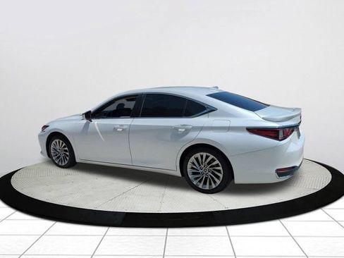 Certified 2022 Lexus ES 300h Ultra Luxury w/ Accessory Package 2 FWD image 6