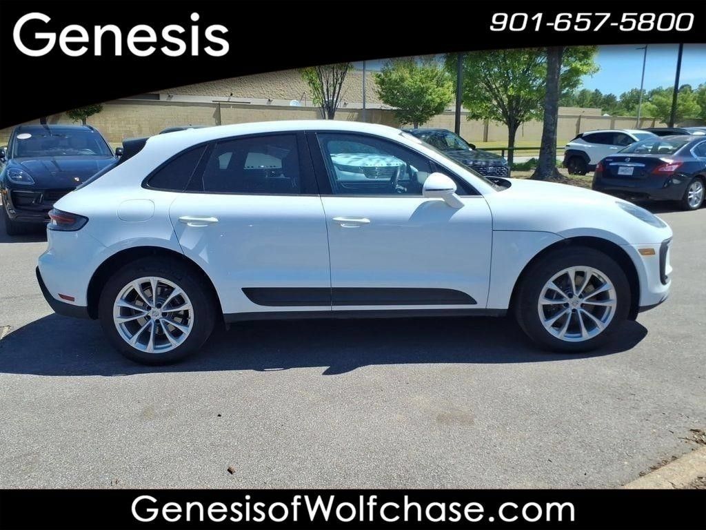 Used 2025 Porsche Macan AWD/4WD image 6