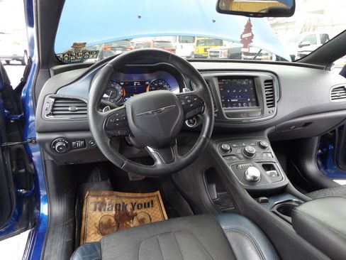 Used 2015 Chrysler 200 S w/ Navigation & Sound Group I image 17