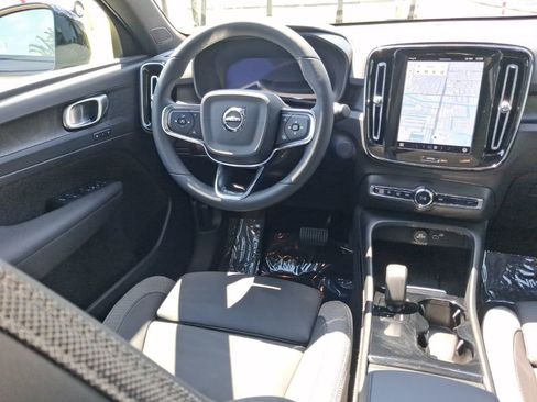 Used 2023 Volvo C40 Recharge Core image 10