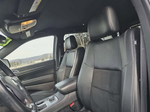 Used 2022 Jeep Grand Cherokee Laredo X image 10