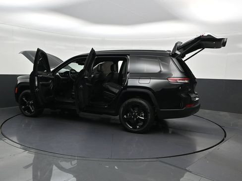 Used 2025 Jeep Grand Cherokee L Limited w/ Luxury Tech Group II RWD image 35