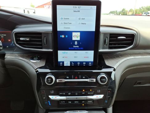 Used 2021 Ford Explorer Platinum w/ Equipment Group 601A AWD/4WD image 19