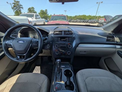 Used 2018 Ford Explorer XLT AWD/4WD image 11