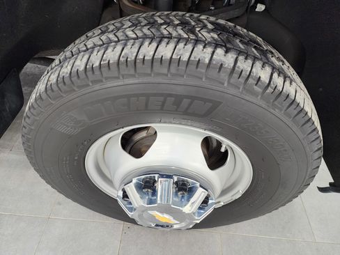 Used 2024 Chevrolet Silverado 3500 LT w/ Convenience Package image 3