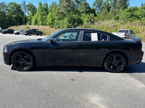 Used 2014 Dodge Charger SXT w/ Blacktop Package RWD image 8