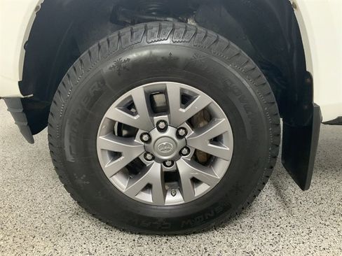 Used 2017 Toyota Tacoma SR5 image 11