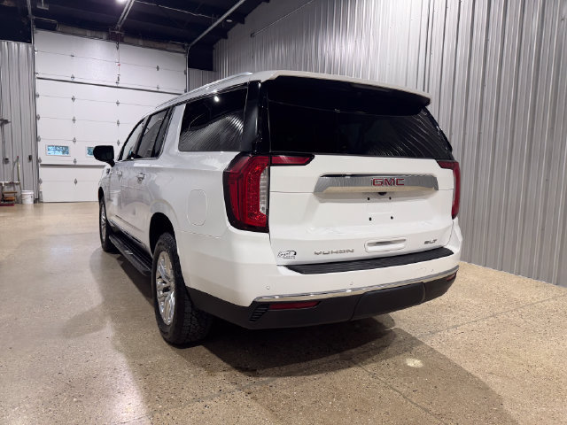 Used 2023 GMC Yukon XL SLT AWD/4WD image 6