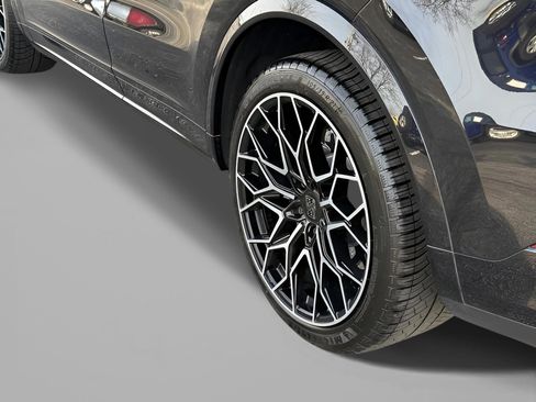 Used 2020 Porsche Cayenne Turbo AWD/4WD image 31