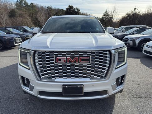 Used 2021 GMC Yukon XL Denali w/ Denali Premium Package image 2