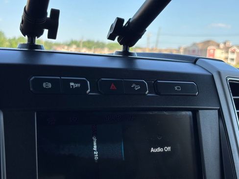 Used 2017 Ford F250 Lariat w/ Lariat Value Package AWD/4WD image 40
