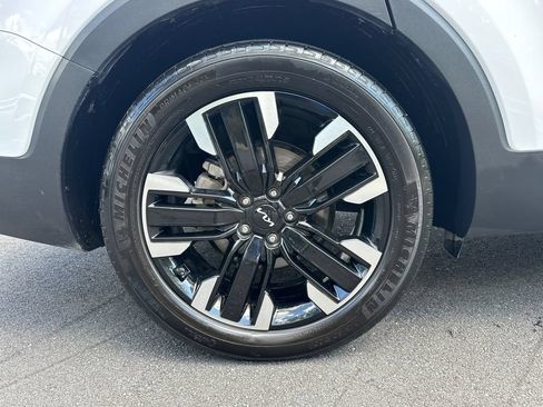 Used 2024 Kia Telluride SX Prestige w/ Towing Package AWD/4WD image 17