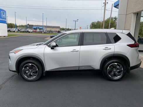 Used 2025 Nissan Rogue SV AWD/4WD image 8