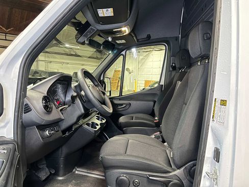 Used 2025 Mercedes-Benz Sprinter 2500 image 19