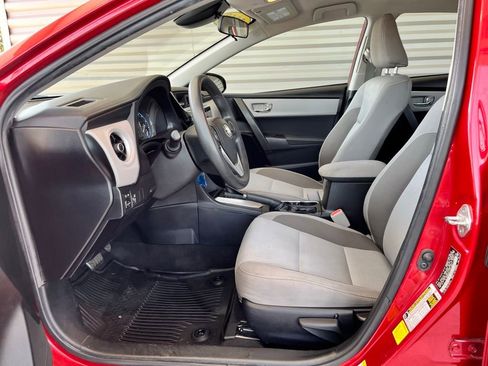 Used 2018 Toyota Corolla LE FWD image 17