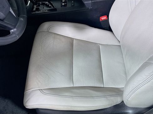 Used 2013 Toyota Avalon Limited image 19