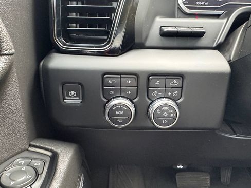 Used 2023 GMC Sierra 1500 AT4 w/ AT4 Premium Package AWD/4WD image 15