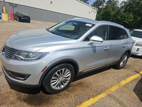 Used 2017 Lincoln MKX Select w/ Select Plus Package FWD image 2