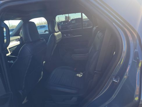 Used 2025 Ford Explorer ST-Line w/ Premium Package image 8