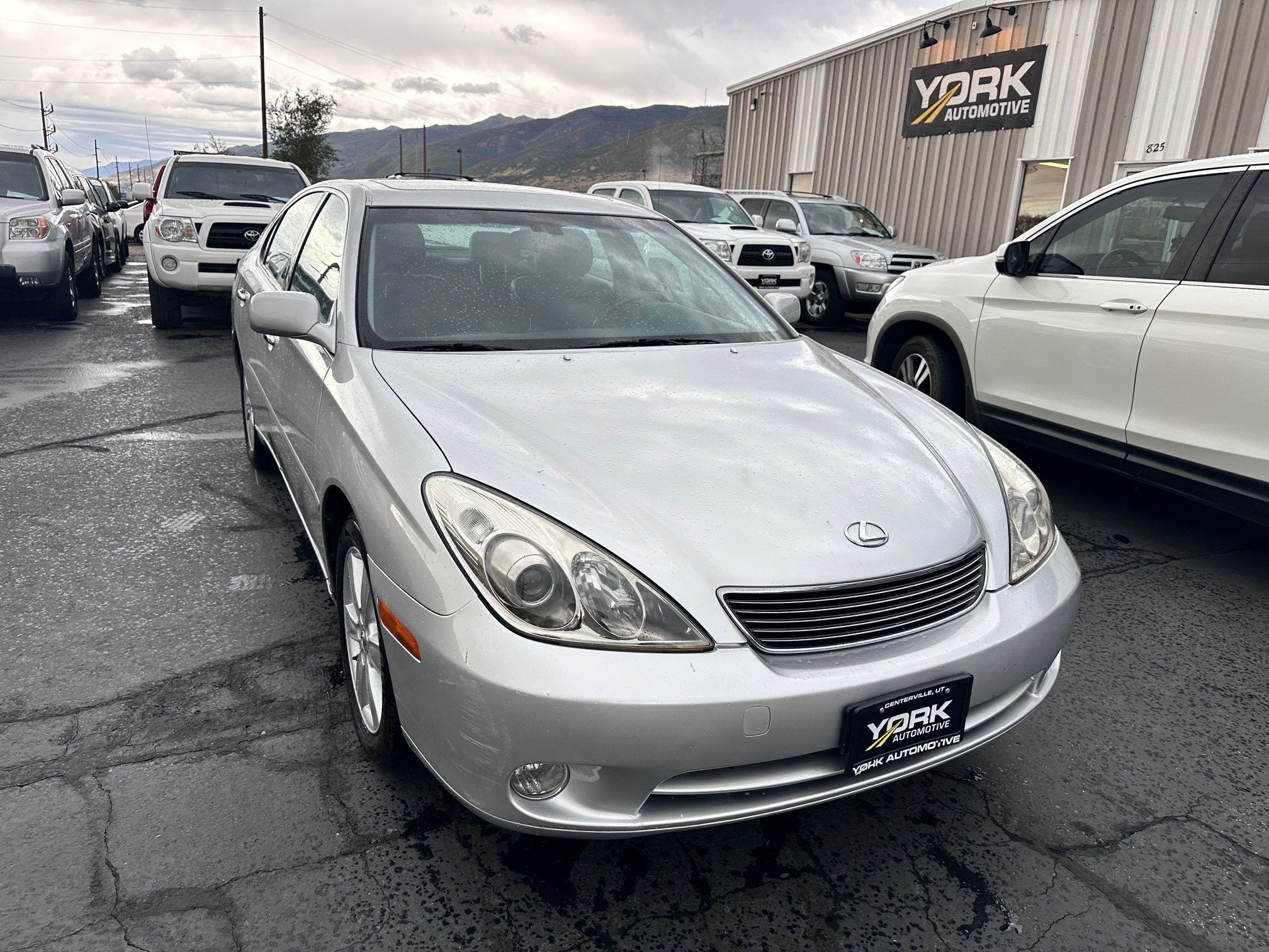 Used 2005 Lexus ES 330 FWD image 1