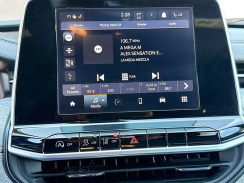 Used 2025 Jeep Compass Latitude w/ Sun & Sound Group image 16