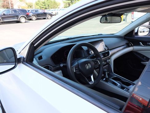 Used 2018 Honda Accord LX image 11