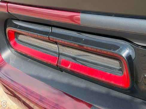 Used 2018 Dodge Challenger SRT Hellcat RWD image 19