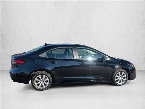 Used 2025 Toyota Corolla LE image 4