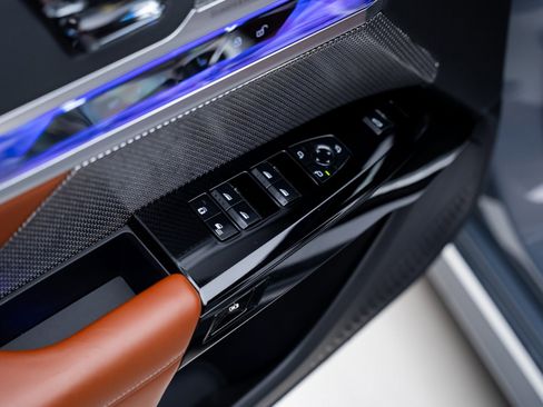 Used 2023 BMW i7 xDrive60 image 55