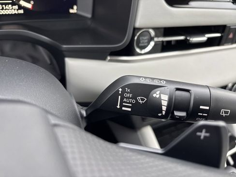 Used 2025 Mitsubishi Outlander AWD image 31