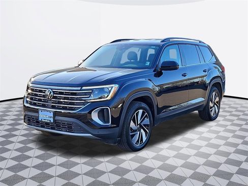 Used 2025 Volkswagen Atlas SE image 2