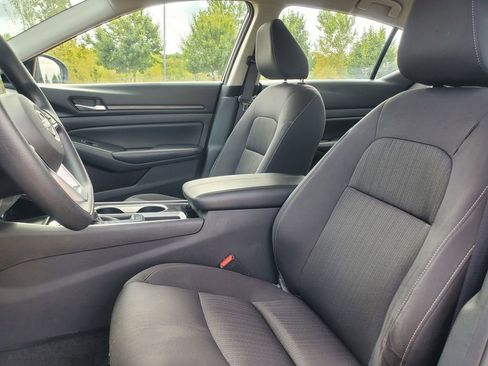 Used 2024 Nissan Altima 2.5 SV image 11