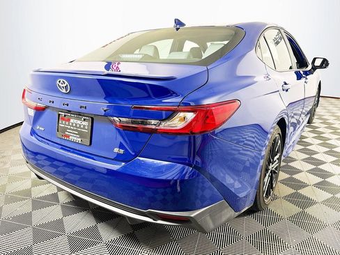 Used 2025 Toyota Camry SE w/ Convenience Package FWD image 7