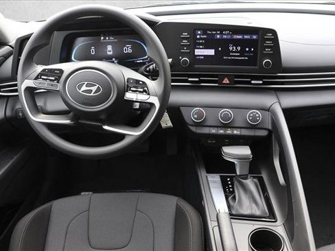 New 2026 Hyundai Elantra SE FWD image 22