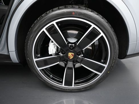 Used 2022 Porsche Cayenne Turbo image 22