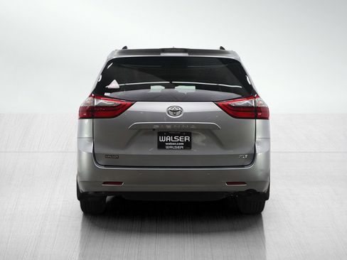 Used 2020 Toyota Sienna XLE image 4