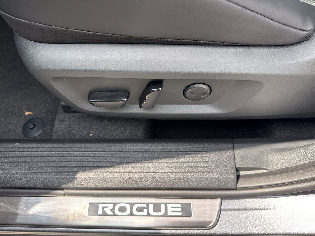 New 2026 Nissan Rogue Dark Armor AWD/4WD image 15