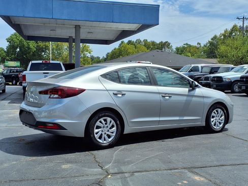 Used 2020 Hyundai Elantra SE FWD image 9
