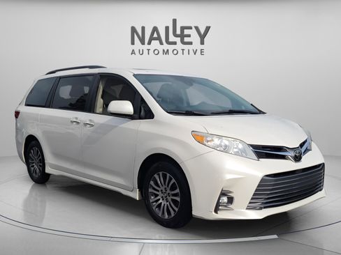 Certified 2018 Toyota Sienna XLE image 8