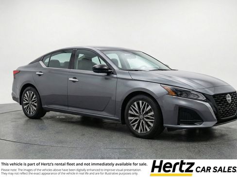 Used 2025 Nissan Altima 2.5 SV FWD image 1