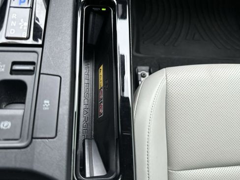 Used 2023 Toyota Prius XLE FWD image 33
