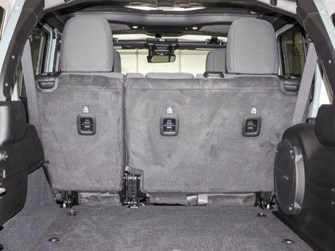 Certified 2024 Jeep Wrangler Unlimited Rubicon w/ Technology Group image 7